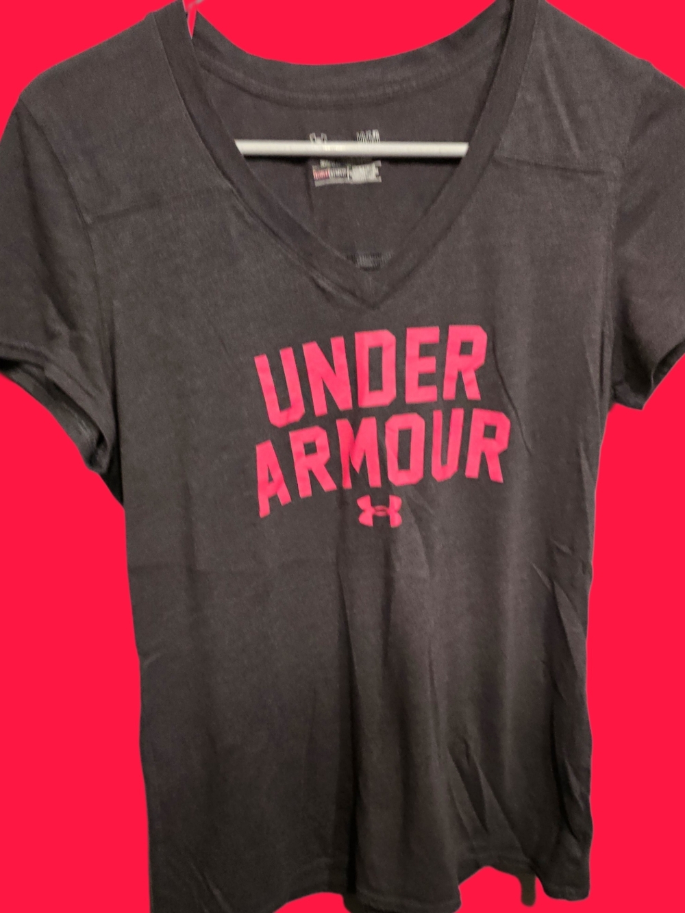 Under Armour Women's Gray V-Neck T-Shirt with Pink Logo. 👚👕🎀